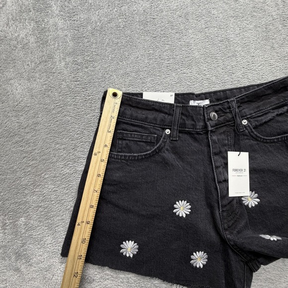 Forever 21 Shorts Womens 27 Black‎ Daisy Floral Embroidered Denim Cutoff Raw Hem - Picture 4 of 8